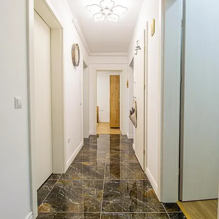 Mohost Spac - Stylish 2-bedroom Apartmán Brašov