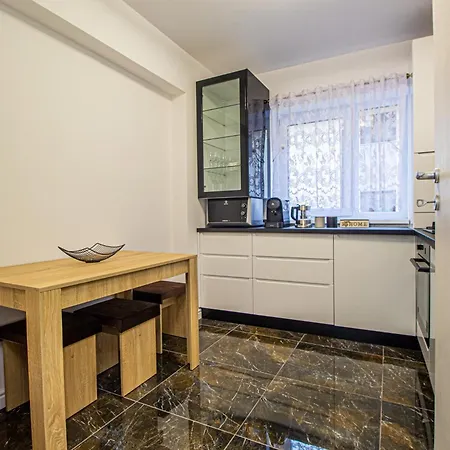 Mohost Spac - Stylish 2-bedroom Apartmán Brašov